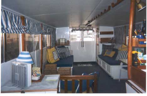Salon facing aft